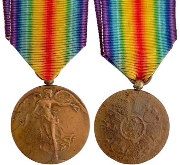 Inter-Allied Victory Medal 1914-1918: Breast Badge, 41x36 mm, Bronze, original suspension ring and ribbon. Mint state! I