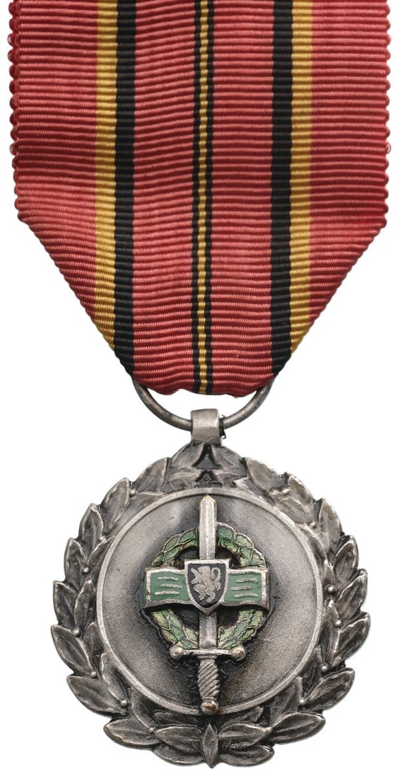 National Union of Veterans of the Army (UNAA) Medal, 2nd WW.: Knight's Cross. Breast Badge, 36x32 mm, silvered, enameled, original suspension ring and ribbon. Mint condition! I