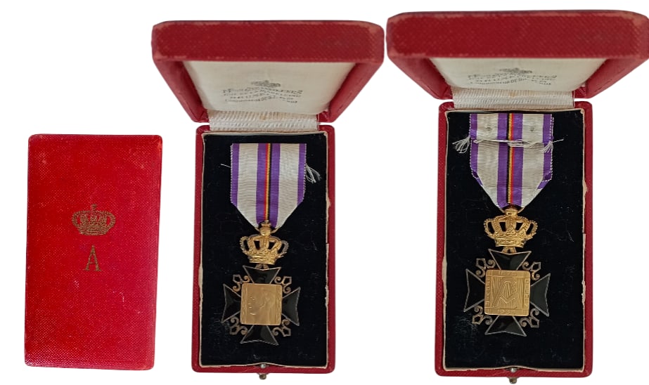 Commemorative Cross of the Royal House of Albert I 1909: Breast Badge, 61x38 mm, gilt and silvered, original suspension crown, ring and ribbon, in case of issue by "Gustave Wolfers, Bruxelles" with gilt crown and monogram on the lid. A beautiful cross, in e
