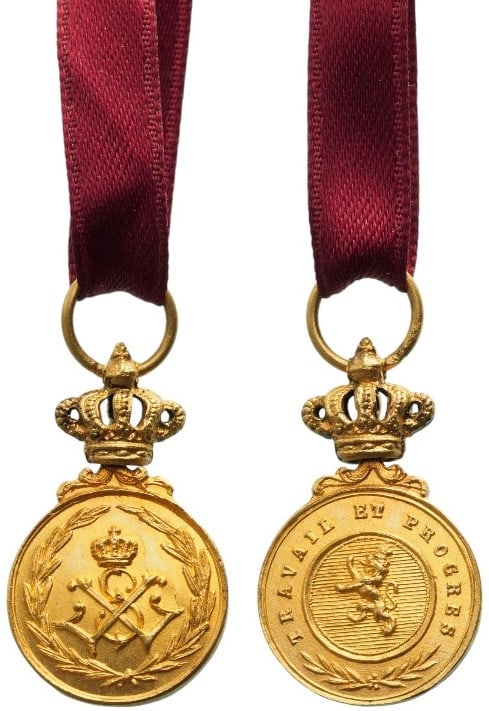 Work and Progress Medal: Breast Badge Miniature, 25x15 mm, gilt Bronze, original suspension ring and ribbon. Mint condition!