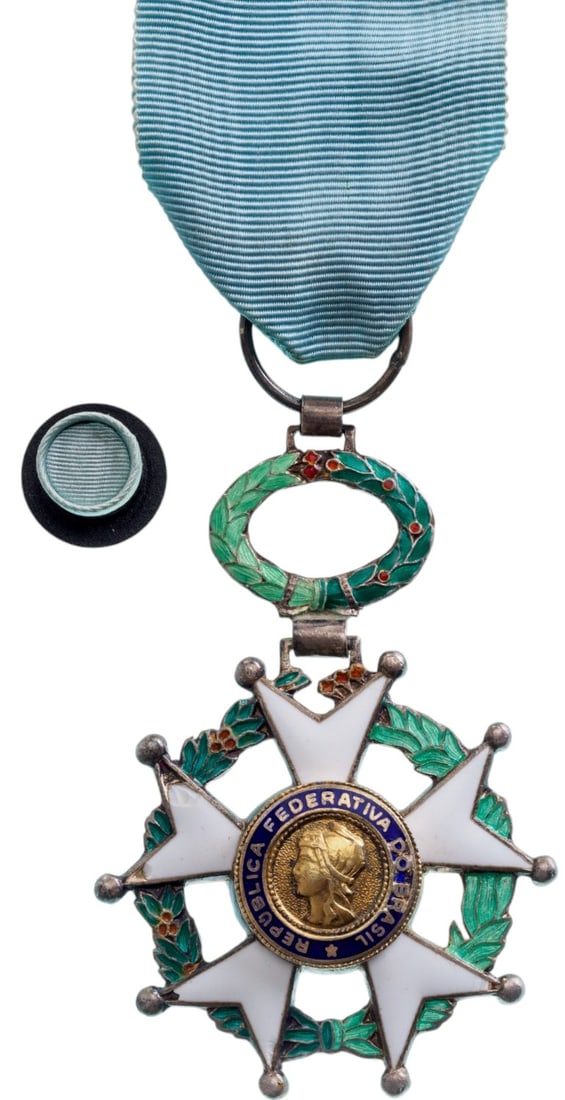 Imperial Order of the Southern Cross: Knightâ??s Cross. Breast Badge, 60x44 mm, gilt Silver, enameled, reverse center missing, original suspension wreath, ring and ribbon with button hole rosette.A fine badge, in very fine condition! IV