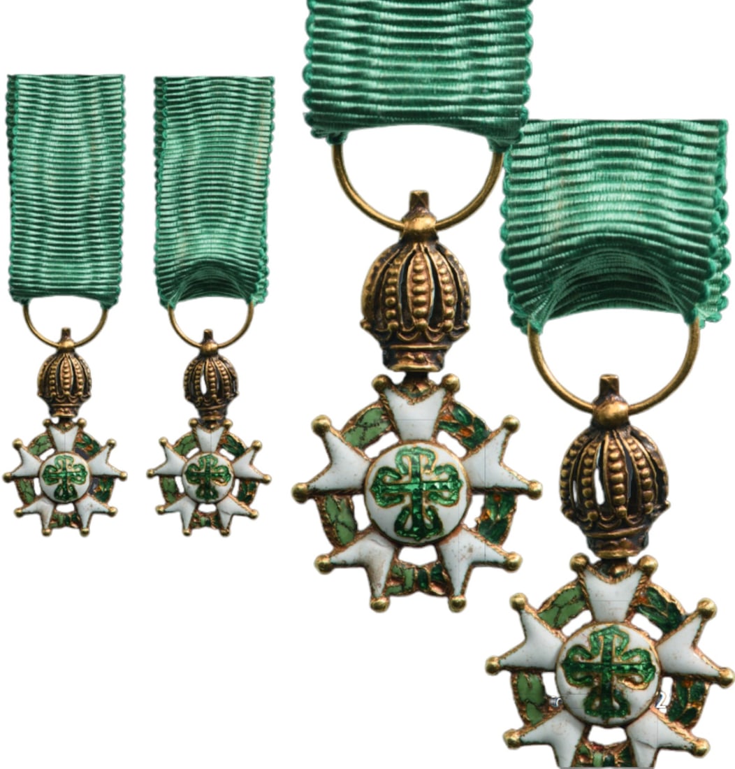 The Order of St. Bento dâ??Aviz: Knightâ??s Badge of the Order, 24x15 mm., GOLD, 1.7 g, with white enameled, 5Â­-armed cross with ballÂ­-finials, flanked by green enameled laurel and olive wreath, white enameled centre medallion