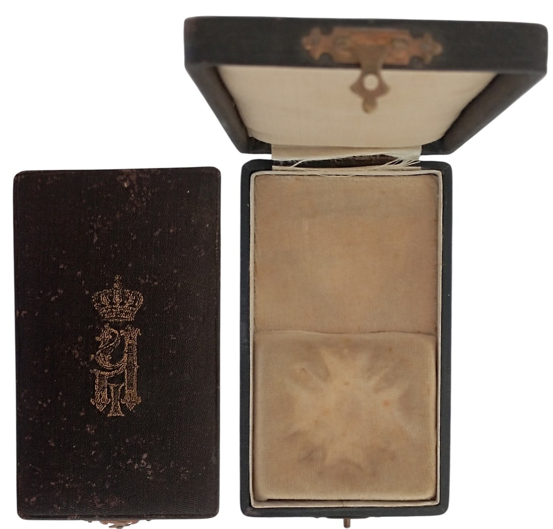 Order for Bravery, Alexander of Battenberg Emission: 3rd Class, 2nd Grade, "Battenberg' issue". Original Case of Issue, with gilt monogram on the lid. Mint condition and very rare! I RR!