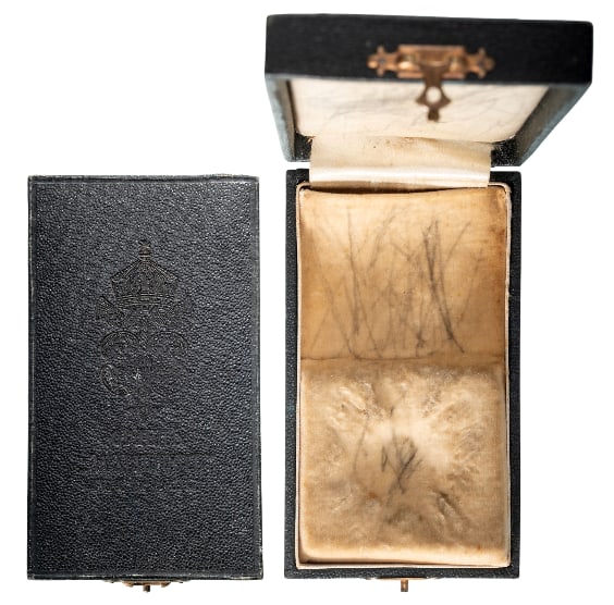 Order for Bravery: 4th Class, 2nd Grade. Original Case of Issue, with gilt monogram of Tsar Ferdinand I on the lid. Extremely fine condition and rare! I R!
