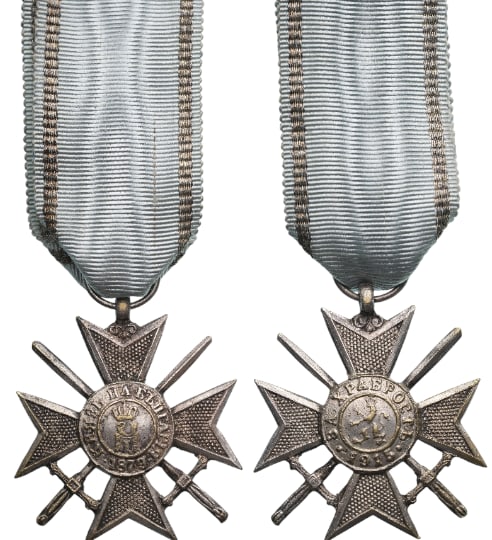 Order for Bravery, Soldier's Cross: 3rd Class, 1915 Model. Breast Badge, 38x34 mm, silvered, original suspension ring and ribbon. A badge of best quality, different manufacture then the previous ones, mint condition, rare! I R!