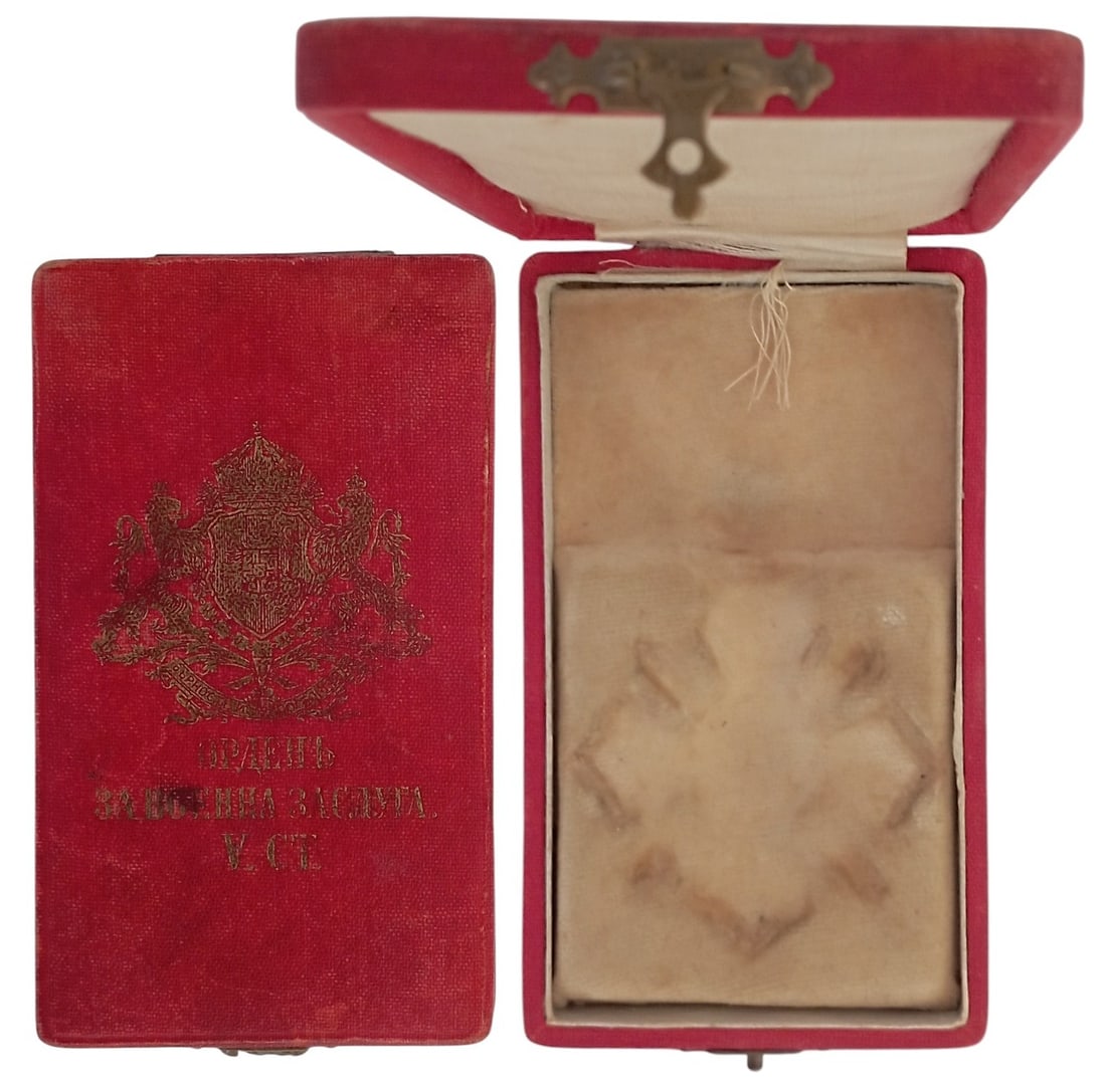 Order of Military Merit: Knight's Cross, 5th Class. Original Case of Issue, with gilt weapon and inscription on the lid. Almost extremely fine condition! I-