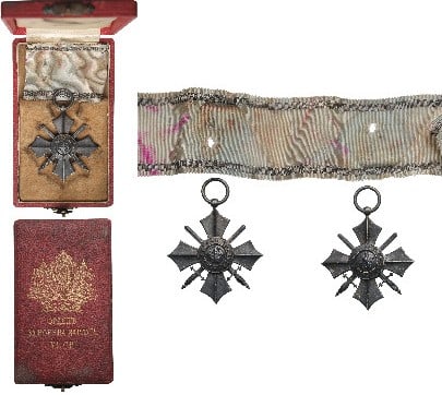 Order of Military Merit: 6th Class Cross, 1st Model, 1900 - 1933. Breast Badge, 50x45 mm, Silver, original suspension ring and ribbon, in case of issue, with gilt weapon and inscription on the lid. Extremely fine condition an