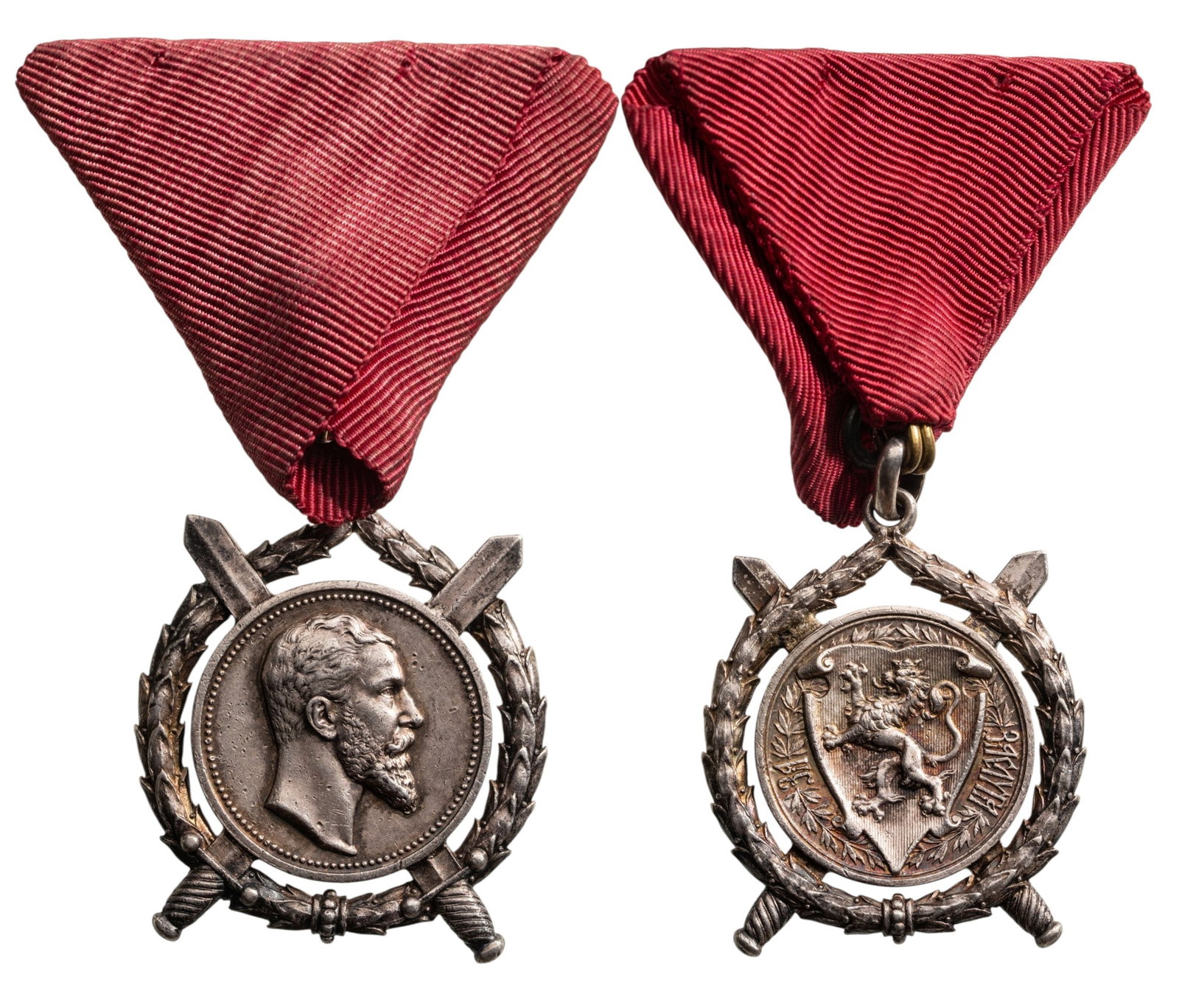 Order of Merit, Prince Alexander I Issue, 2nd Model: Breast Badge, 42x33 mm, Silver, original suspension ring and triangular ribbon. A scarce order, in extremely fine condition! I R!