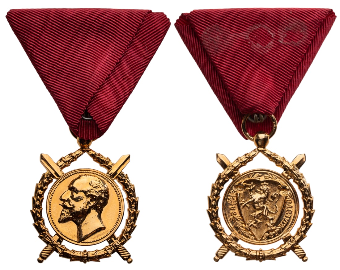 Order of Merit, Prince/King Ferdinand issue, 4th Model: Gold Class. Breast Badge, 43x33 mm, gilt Silver, original suspension ring and triangular ribbon. An order, strongly cleaned, extremely fine condition! Rare! I R!
