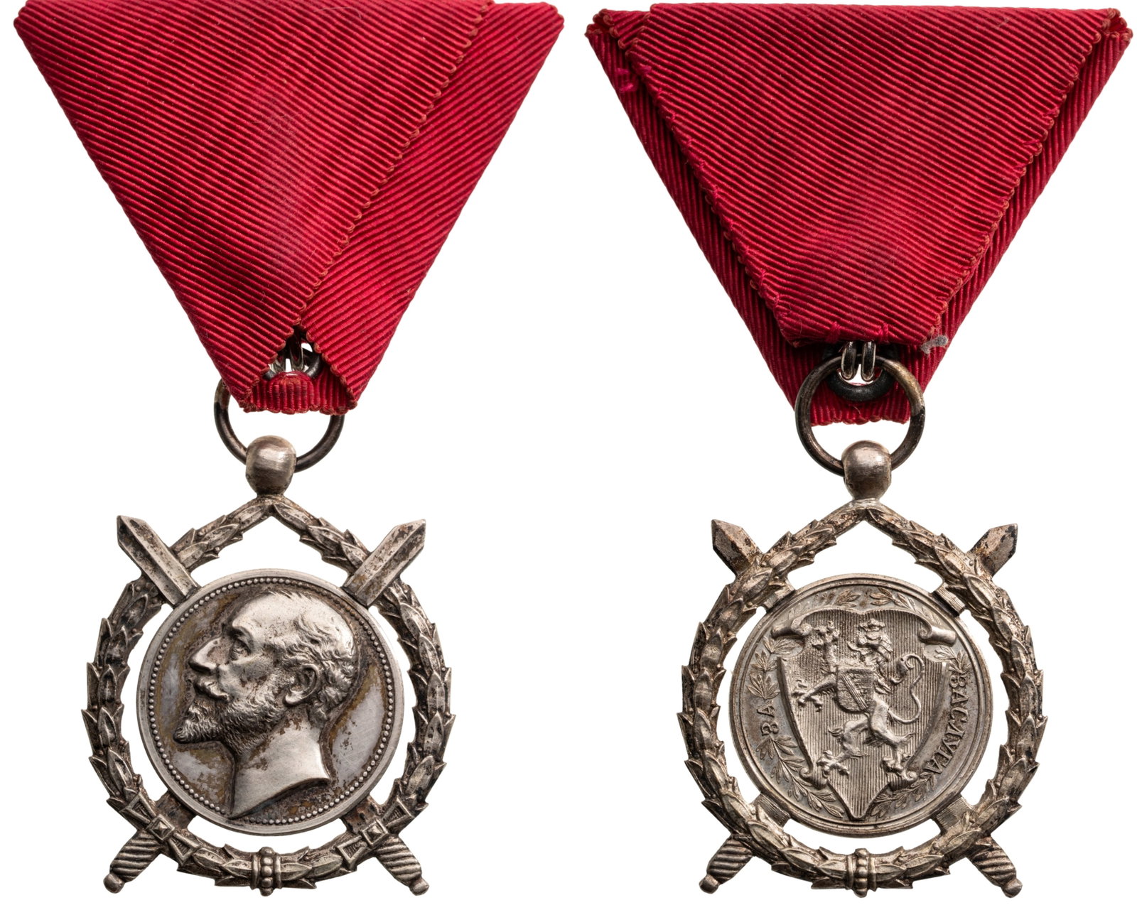 Order of Merit, Prince/King Ferdinand issue, 4th Model: Silver Class. Breast Badge, 43x33 mm, Silver, original suspension ring and triangular ribbon. Extremely fine condition! I