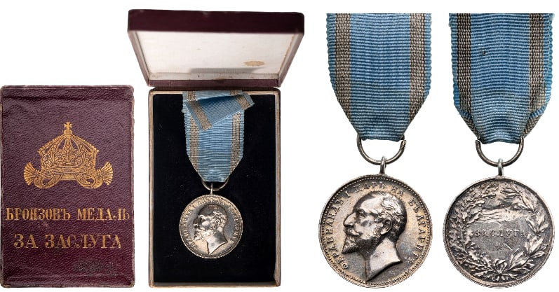 Medal for Merit, King Ferdinand: 2nd Class 5th Type. Breast Badge, 32x27 mm, Silver, original suspension ring and ribbon, in case of issue, with gilt crown and inscription on the lid. A scarce badge, in mint condition! I R!