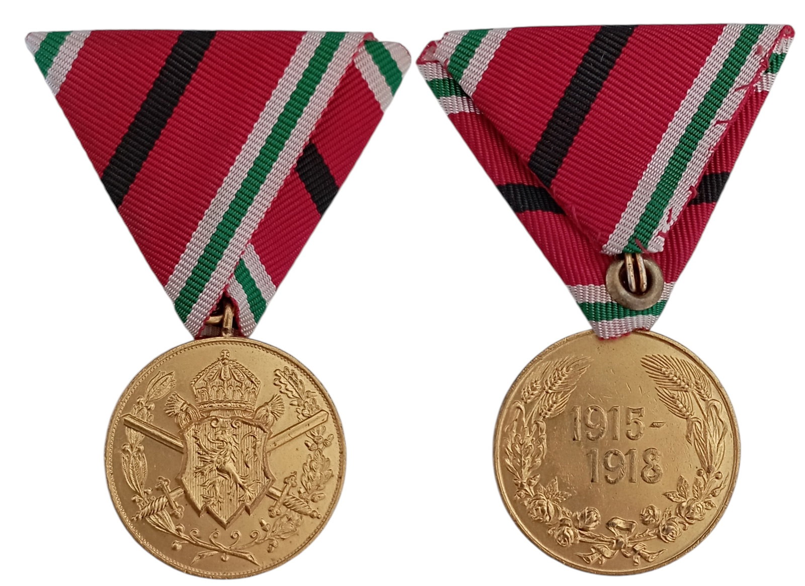 COMMEMORATIVE MEDAL FOR PARTICIPATION IN THE WAR, 1915-1918, FOR SOLDIERS KILLED IN ACTION: Breast Badge, 37x32 mm., gilt Bronze, original suspension ring and triangular ribbon. Mint condition and rare! I R!