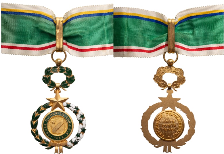 Order of Agricultural Merit: Commander's Cross, instituted in 1962. Neck Badge, 69x40 mm., gilt Bronze, maker's mark, one side enameled, original suspension wreath, ring, loop and ribbon. Mint condition! I