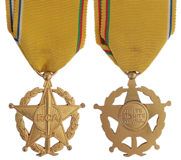 Star of Military Merit, 1962: Breast Badge, 44x40 mm, gilt Bronze, original suspension ring and ribbon. Mint state! I