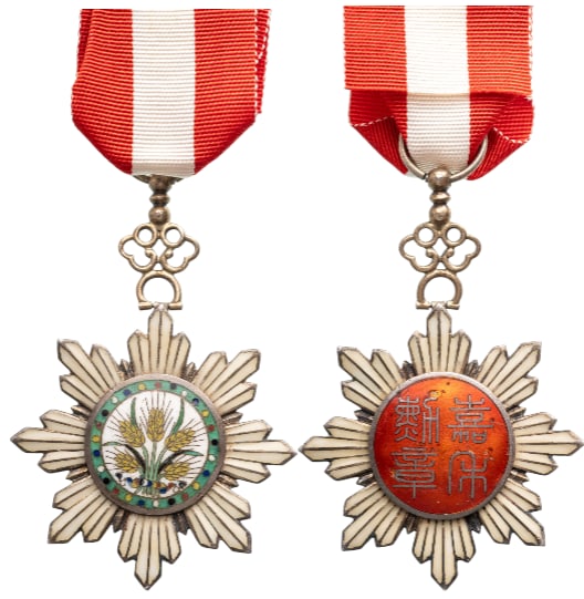 Order of the Precious Brilliant Golden Grain: Knight's Cross, instituted in 1912. Breast Badge, 71x49 mm., partially gilt Siver, enameled, original suspension device and incorrect ribbon. Very fine! I