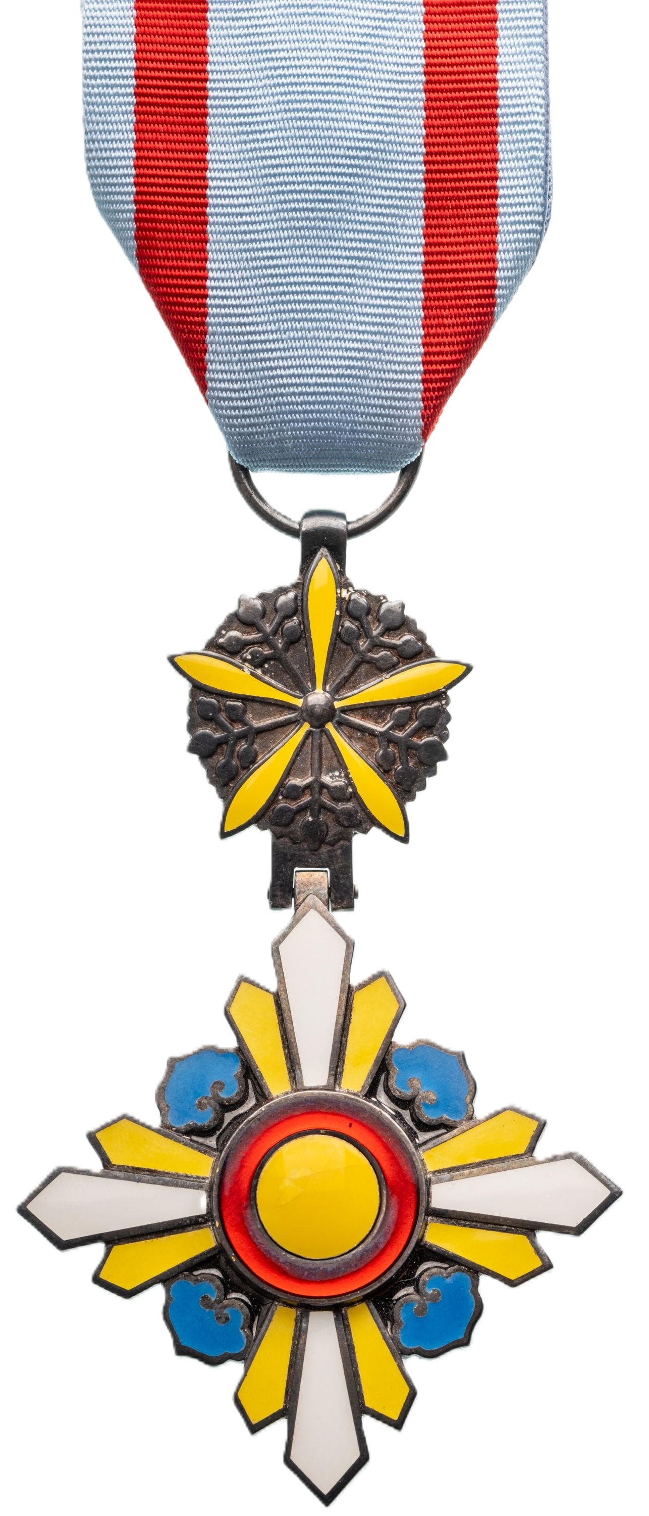The Order of the Auspicious Clouds (Ta Hsun Wei Lan Hua Chang).: 6th Class, Instituted 1934 by Emperor Kang Teh. Breast Badge, 79x48 mm., Siver, four-pointed yellow and white enameled Ray Crosses in silver, with blue enameled Chinese Thunder Clouds in the quadrants