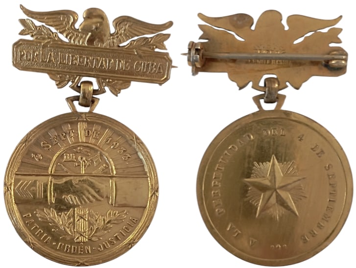 Regiment of Batista Medal, 1933: Breast Badge, 41x36 mm., gilt Bronze, original suspension ring and ribbon with gilt star. A medal, in extremely fine condition! I