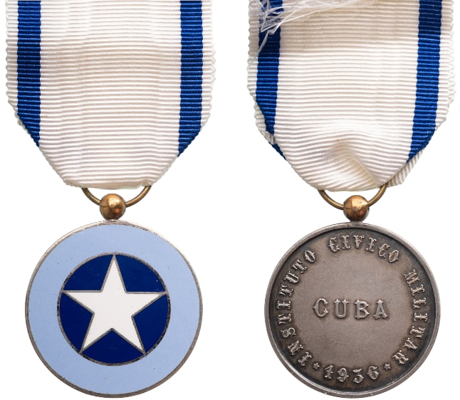 Civilian Military Institute Medal, 1936: Breast Badge, 50x35 mm., Silver, one side enameled, original suspension ring and ribbon . A rare medal, in extremely fine condition! I R!