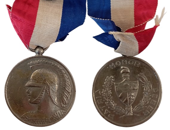 Armed Forces Long Service Medal, 1936: Breast Badge, 40x36 mm., silvered Bronze, original suspension ring and ribbon. An interesting different model then the previous one, in extremely fine condition! I