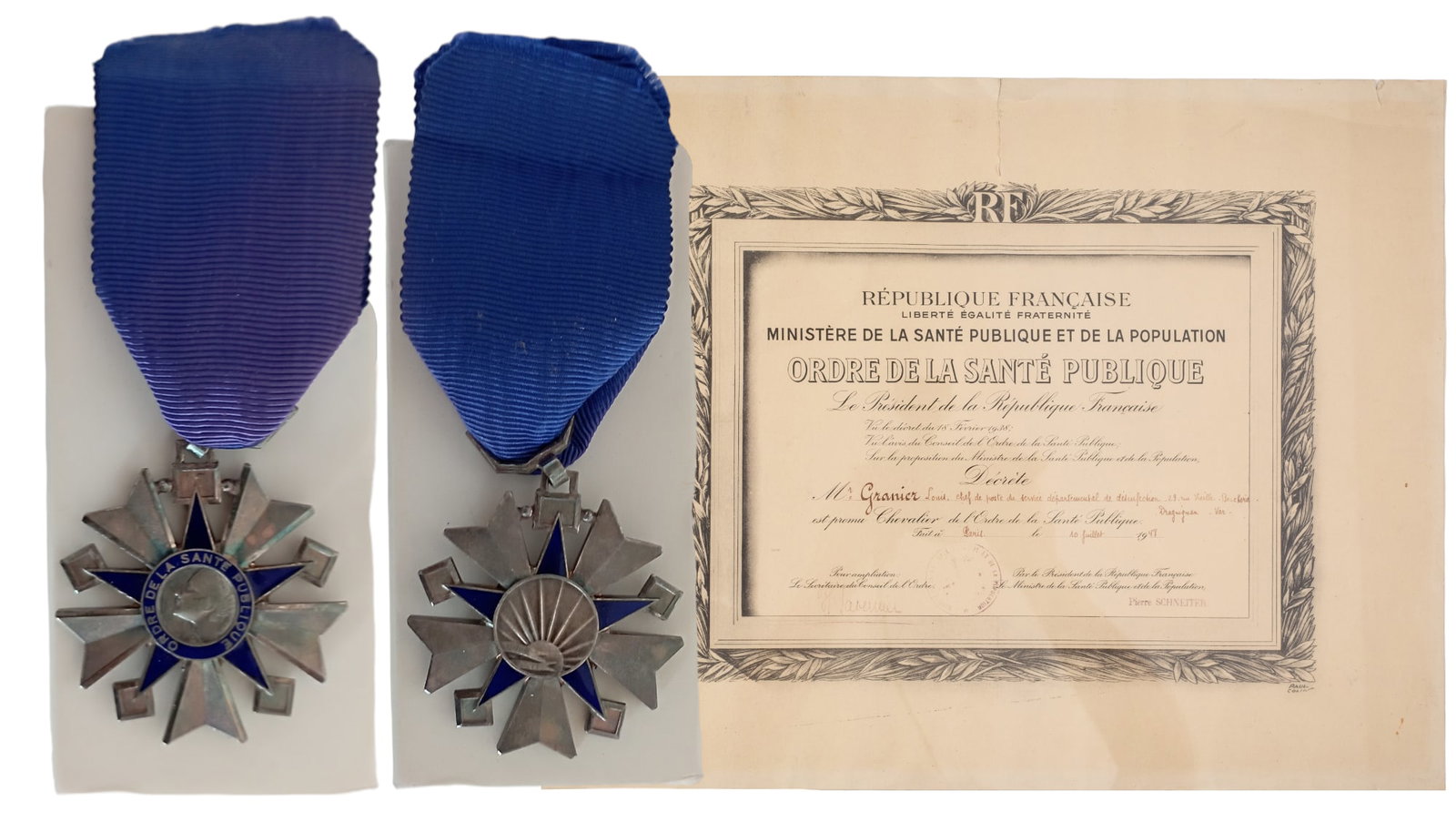 TheÂ Order of Public Health: Knight's Cross, instituted in 1938. Breast Badge, 44 mm, Silver, enameled, with original suspension ring and ribbon, in case of issue, together with awarding document to the Departamental Chief of the