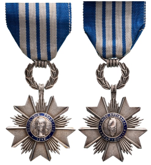 Artisanal Merit Order: Knight`s Cross, 4th Republic, 3rd Class, instituted in 1948. Breast Badge, 58x41 mm, Silver, enameled, original suspension wreath, ring and ribbon. Extremely fine condition and scarce! I R!