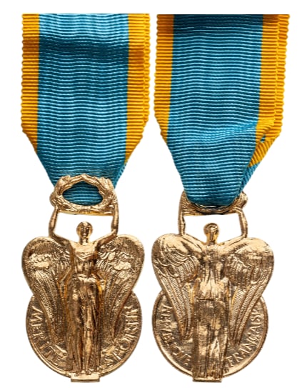 Sports Order: 1st Class, instituted in 1956. Breast Badge, 50x30 mm, gilt Silver, original suspension ring and ribbon. Extremely fine condition! I