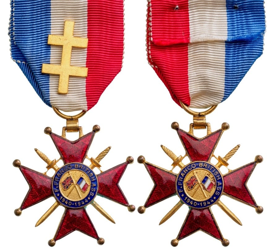 FRANCO-BRITISH ASSOCIATION: Knight's Cross, instituted in 1933. Breast Badge, 41 mm, gilt Bronze, both sides enameled, original suspension ring and ribbon with "Lorraine" cross. Superb and scarce badge, in extremely fine conditi