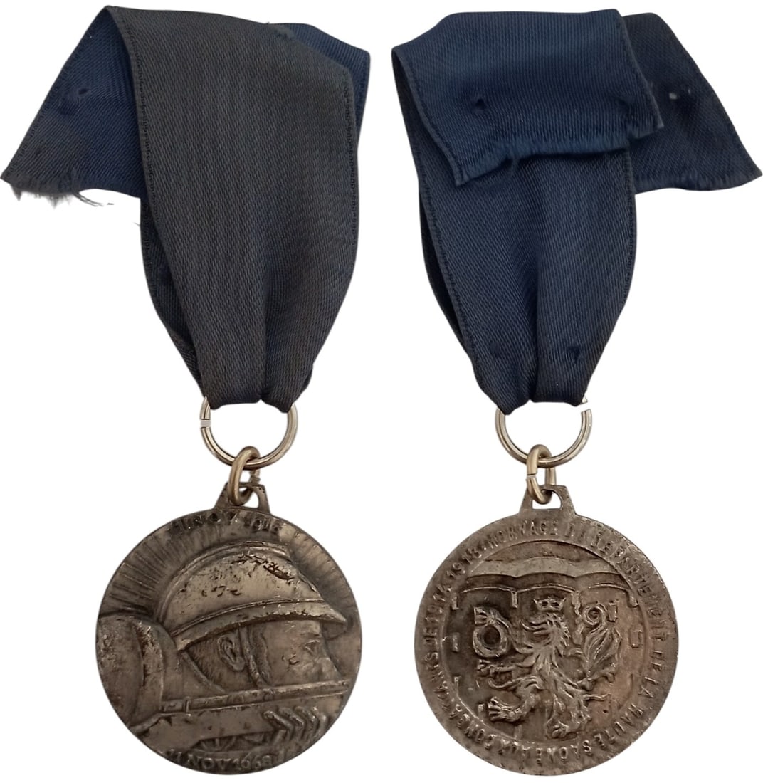 Honor Medal of the Department of Haute-Saone for Veterand of 1914-1918 WW.: Breast Badge, 33x30 mm, silvered Bronze, original suspension ring and ribbon. Extremely fine! Scarce! I R!