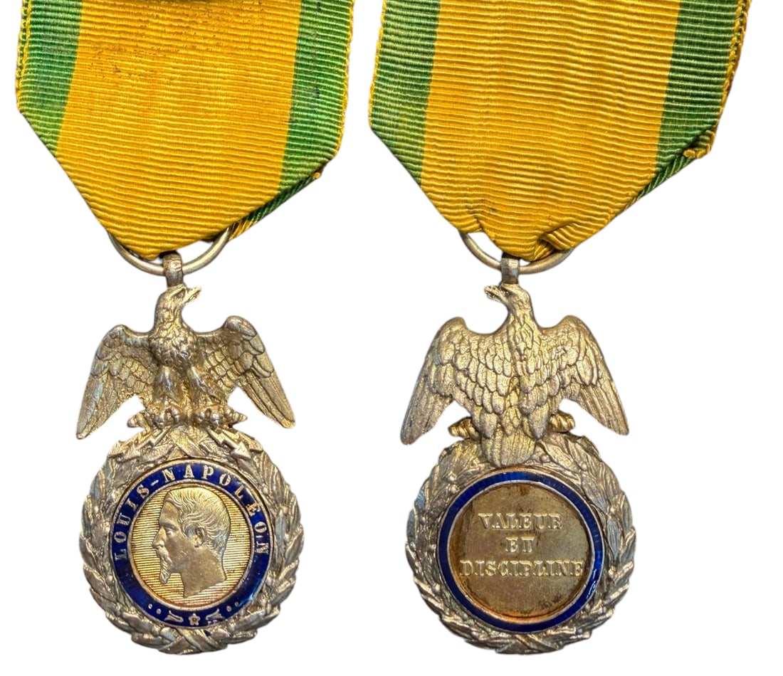 Military Medal, 2nd Empire (1852-1870): Breast Badge, 41x21 mm., gilt Silver, enameled, original suspension ring and ribbon. Rare in perfect condition! I R!