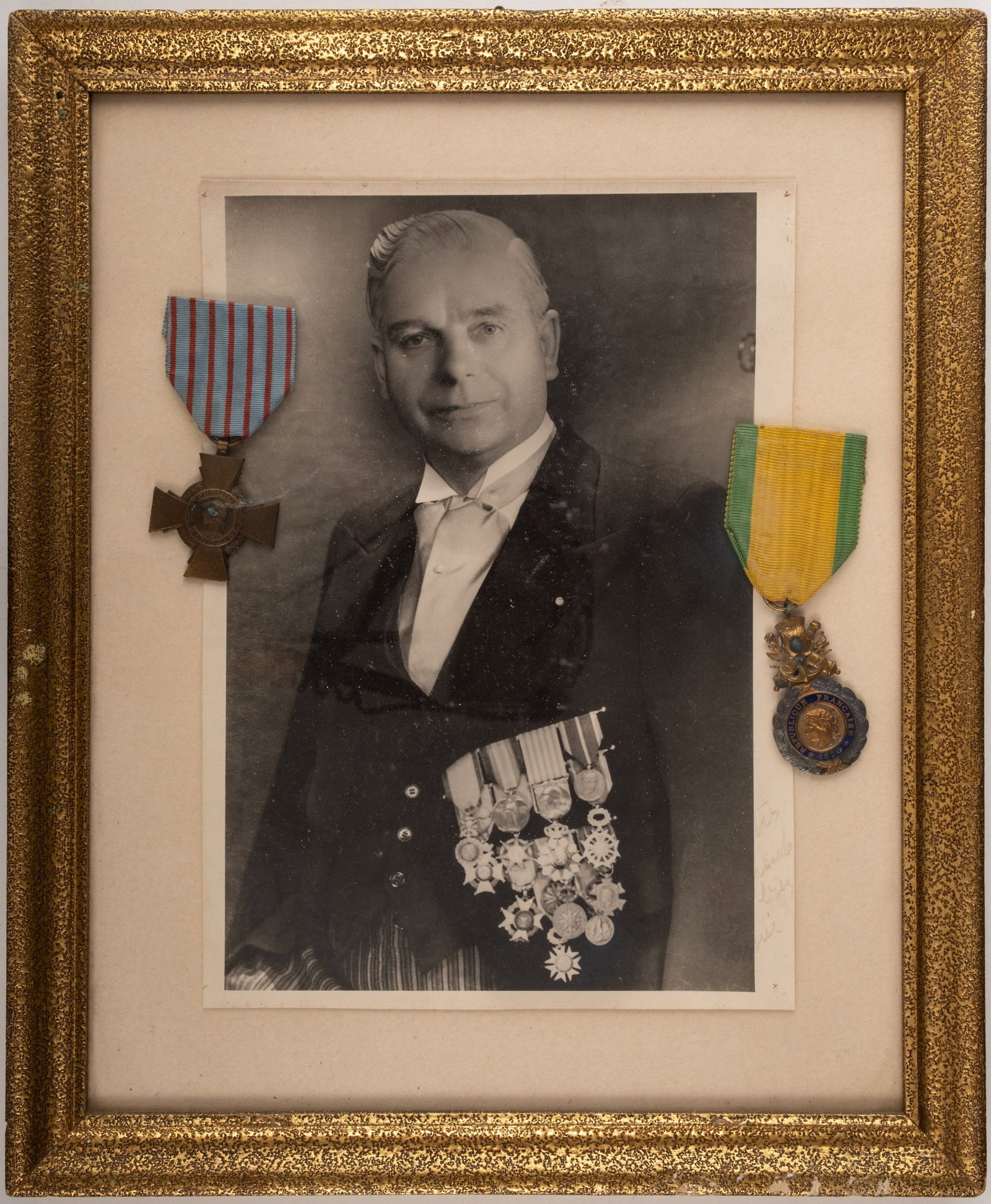 Military Medal, 3rd Republic (1871-1940) and Combattant's Cross Group: Group of 2. Breast Badges, 48x27 and 40x37 mm., gilt Silver and Bronze, one enameled, original ribbons, together with photo of the recipient, wearing his medals, framed. Interesting! II (2)