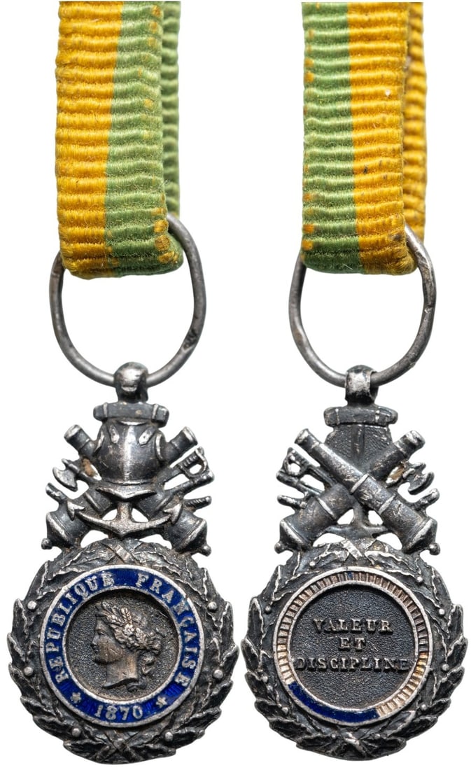 Military Medal, 3rd Republic (1871-1940): Breast Badge Miniature, 19x11 mm., Silver, hallmarked, enameled (damages), both-sided trophy, original ribbon, II-