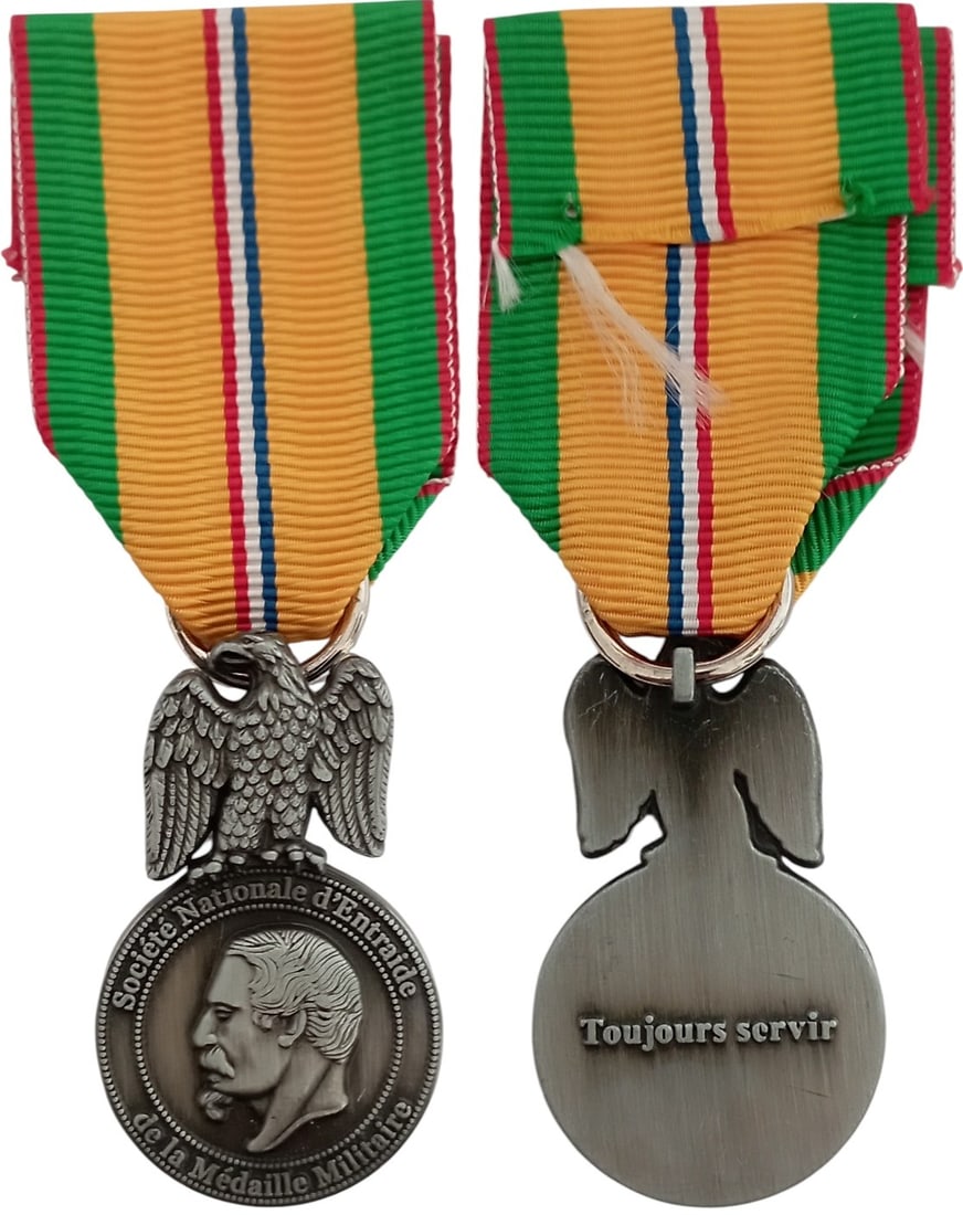 National Mutual Aid Society of the Military Medal: Breast Badge, 41x25 mm., silvered, original ribbon, I