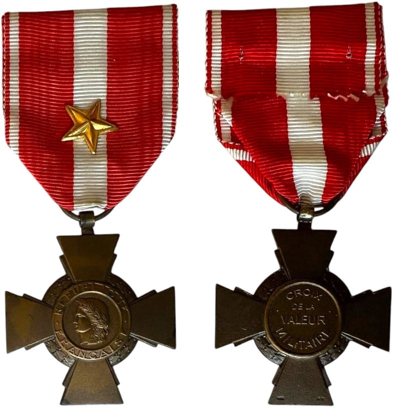 Cross of Military Valor, instituted in 1956: Breast Badge, 40x36 mm, Bronze, original suspension ring and ribbon with one star. I