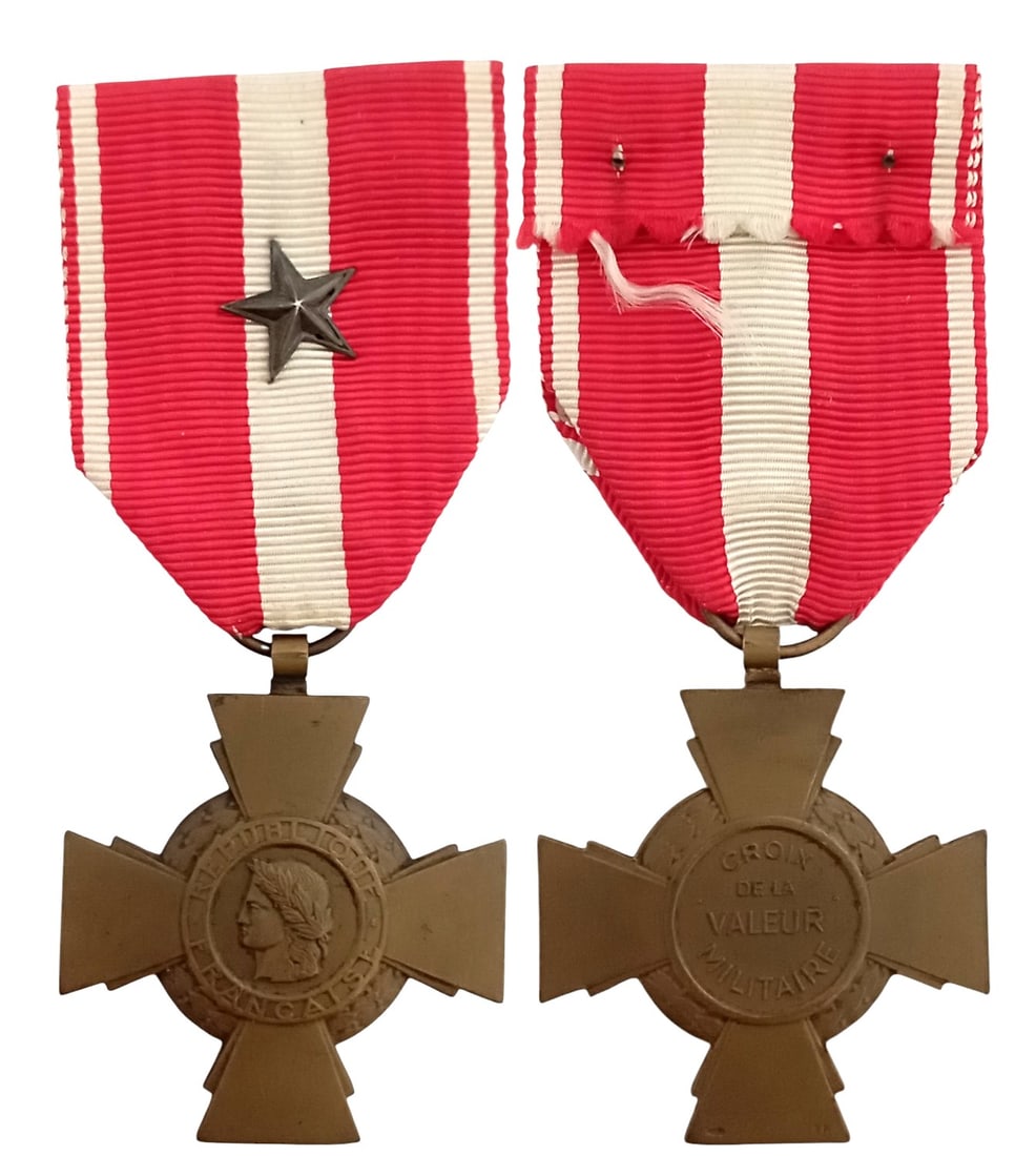 Cross of Military Valor, instituted in 1956: Breast Badge, 40x36 mm, Bronze, original suspension ring and ribbon with one star. I