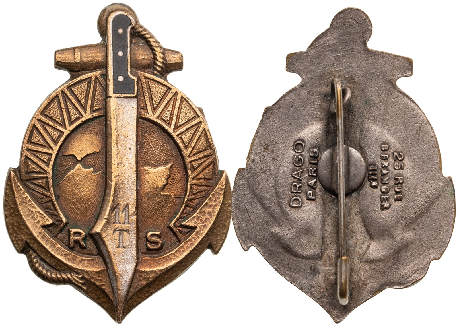 11th Regiment of Senegalese Riflemen: Breast Badge, 57x45 mm., silvered Bronze, maker's mark "Drago, Paris", reverse with horizontal pin. A rare badge in best condition! I R!