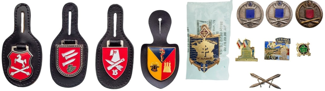 PERSONNAL GROUP OF AN OFFICER - UNIFORM PATCHES (5), REGIMENTAL BADGES (4) and PINS (3): Breast Badges, various sizes and metals, enameled. Interesting group of badges and patches of a high ranking French Officer, in extremely fine condition! I (12)