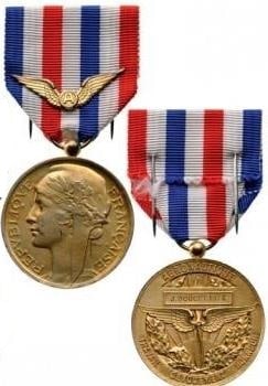 Aeronautical Honor Medal: 2nd Type (1932-1978), named, instituted in 1921. Breast Badge, 36 mm, gilt Silver, hallmarked by the French Mint, original suspension ring and ribbon, named on reverse "J.DOUCET" and date"1974".