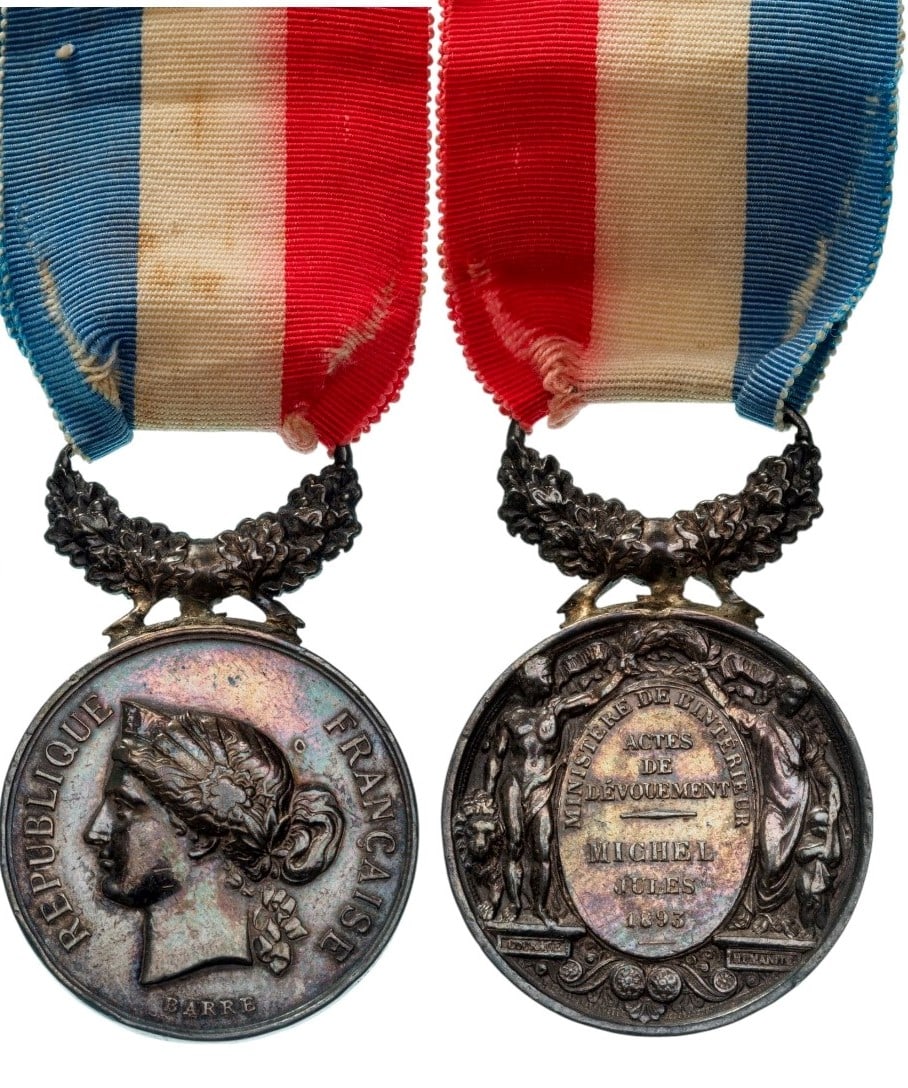 Courage and Devotion Medal, 1893: Breast Badge, 43x27 mm., Silver, nominal, original suspension ring and ribbons. Scarce! II R!