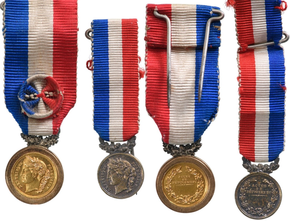 Courage and Devotion Medal, Lot of 2: Officer and Knight's Crosses Miniatures. Breast Badges, 17x14 and 13x11 mm, gilt Siver and Silver, original suspension rings and ribbons, one with rosette. Scarce! I R! (2)