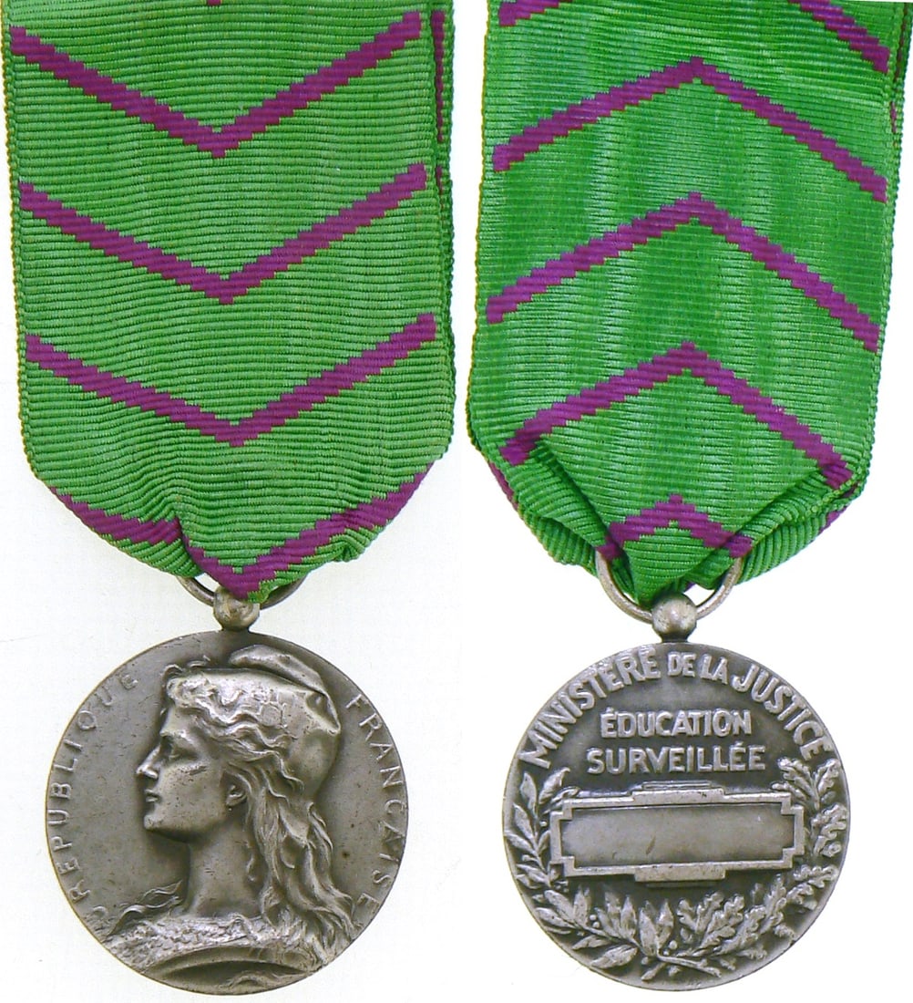 Medal of Monitored Education: Breast Badge, 26 mm, Silver, original suspension ring and ribbon. Rare! I R!