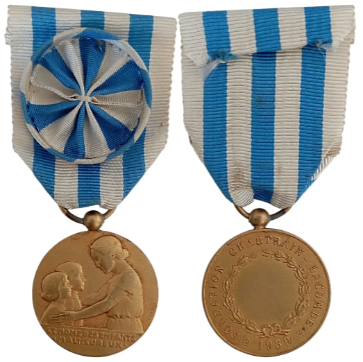 Work for Unfortunate Children, Foundation Chartrain Lacombe Medal, 1939: Breast Badge, 35x30 mm, gilt Bronze, original suspension ring and ribbon with rosette.Very attractive! I
