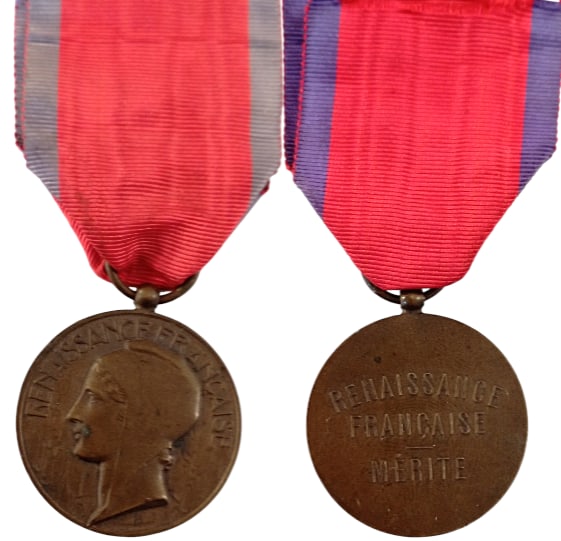 French Renaissance (Rebirth) Medal: Breast Badge, 38x36 mm., Bronze, original suspension ring and ribbon. An elegant medal, in extremely fine condition! I