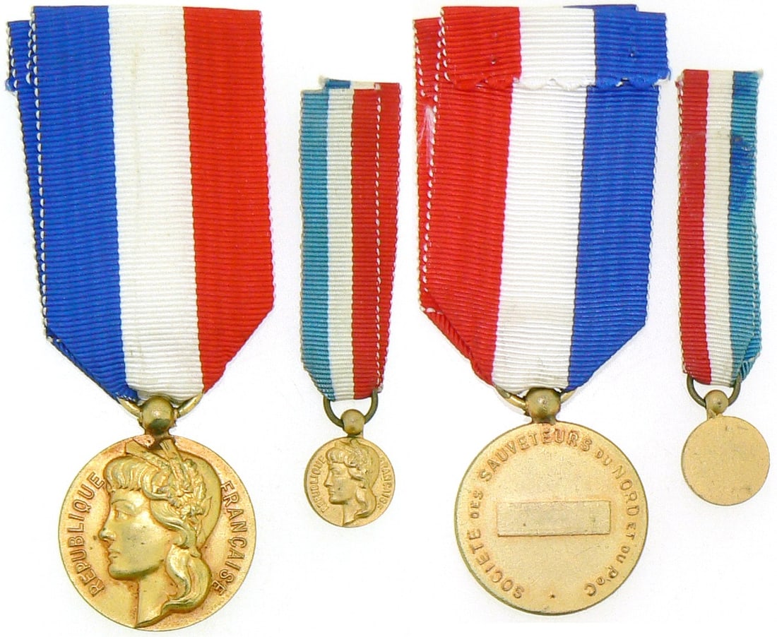 Society of Rescuers from North and Pas-du-Calais Medal, Lot of 2.: Gold Class and Miniature. Breast Badges, 27 mm and 17 mm, gilt Bronze, original suspension devices and ribbons. (2) I