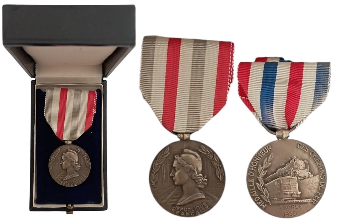 Railways Honor Medal, 1955: Breast Badge, 36x32 mm, Silver, named and dated 1959, original suspension ring and ribbon, in case of issue by "SNAG - Paris". I