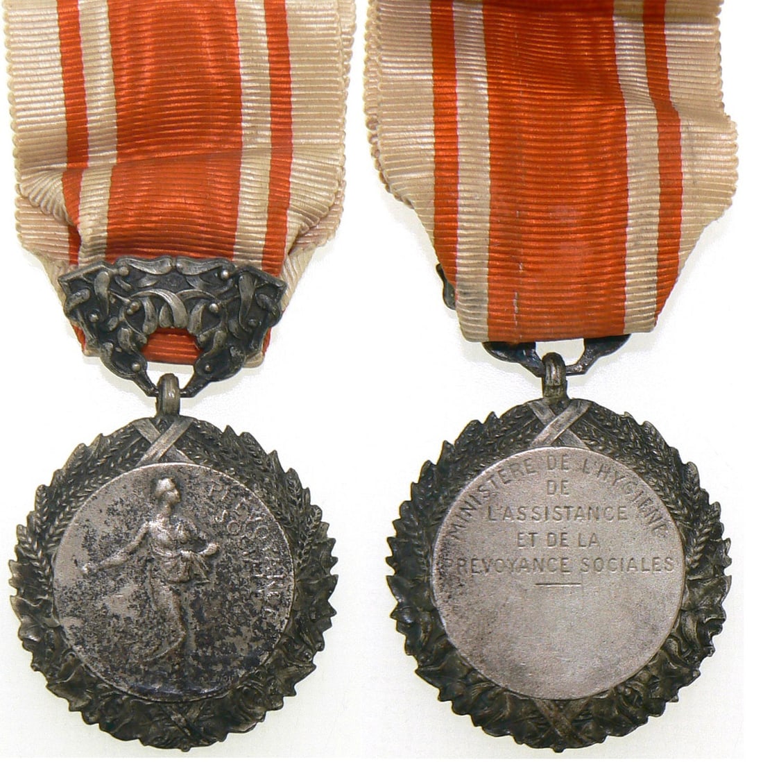 Social Foresight Honor Medal, Hygiene Ministry: 2nd Class. Breast Badge, 32 mm, Silver, original suspension ring and ribbon. Superb! I