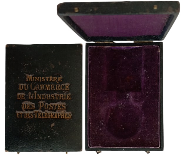 Postal and Telecomunications Honor Medal: Case of Issue, 84x60 mm, Leather and Wood, extremely fine! I