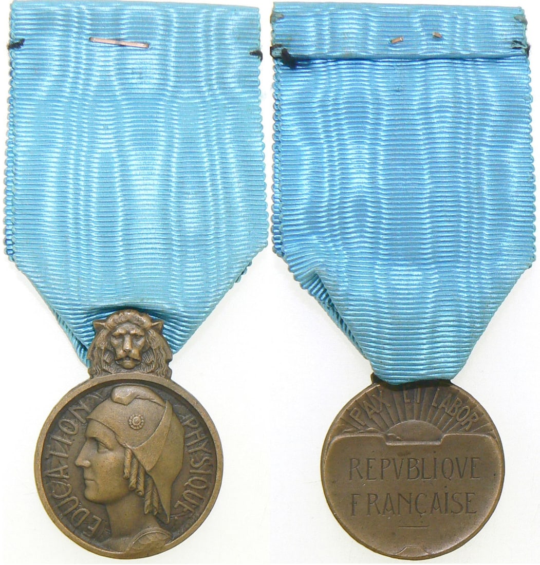 Physical Education Medal: Bronze Class. Breast Badge, 27 mm, Bronze, original suspension ring and ribbon. Scarce! I R!