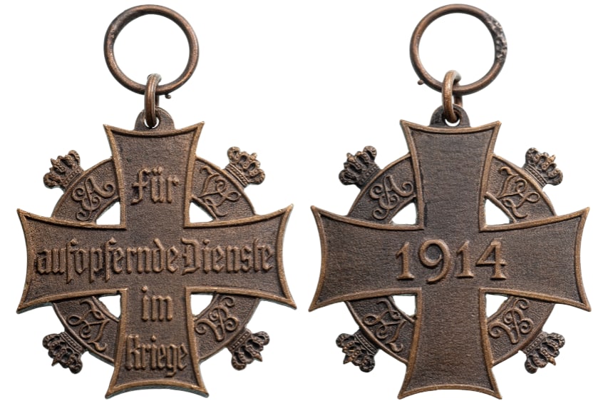 War Merit Cross for Ladies and Misses, 1914: Breast Badge, 33x31 mm., Bronze, original suspension ring. Very fine condition and scarce! I R!