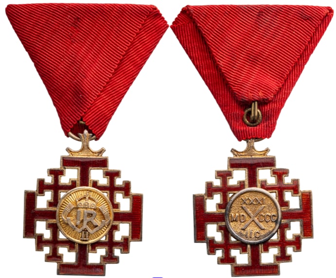 Cross of Jerusalem: Knight's Cross, instituted in 1898. Breast Badge, 46x37 mm, gilt Silver, both sides enameled, original suspension ring and ribbon. An elegant order in extremely fine condition! I