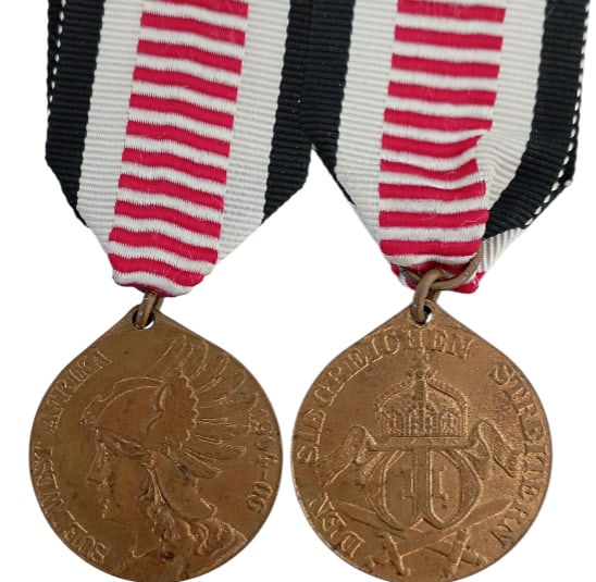 Sothwest Africa Commemorative Medal for Combatants, 1904 - 1905: Breast Badge, 36x33 mm, Bronze, original suspension ring and ribbon. Extremely fine condition! I